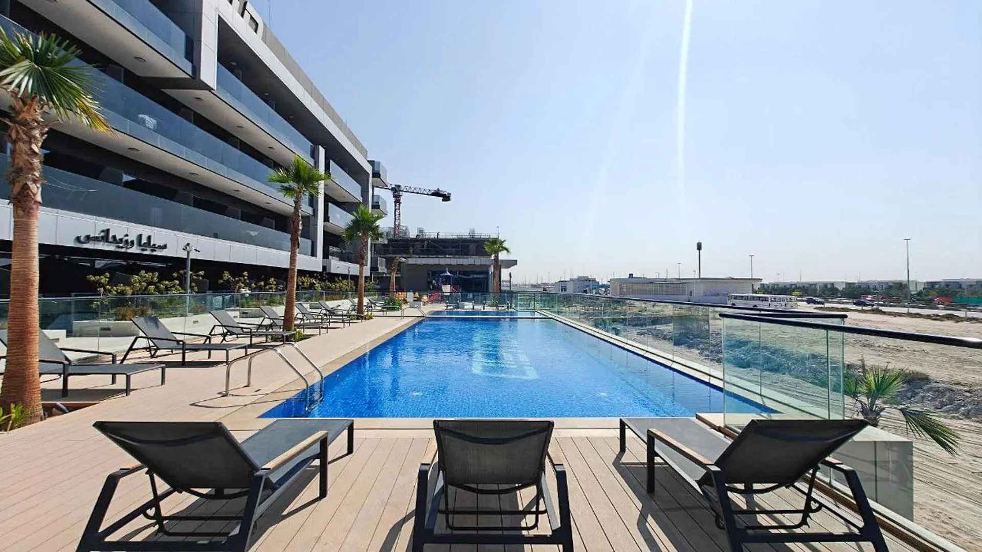 Stay In Studio City At Celia Residence Perfect For 2 Dubai 0*,